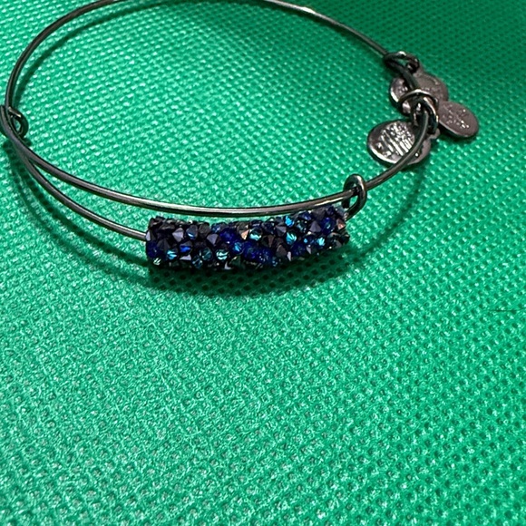 AlexandAni mermaid tail fine rocks midnight silver bracelet - Picture 6 of 8